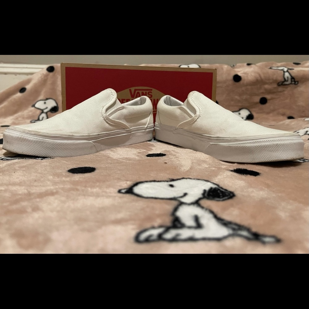 CLASSIC SLIP ON WHITE VANS